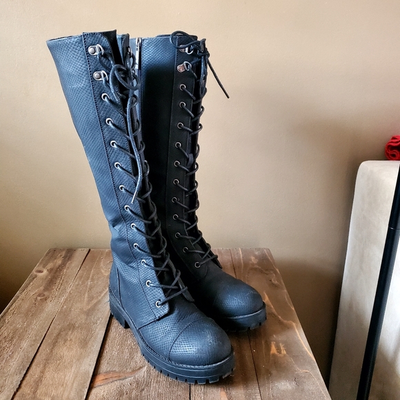 Boots, knee high - Picture 2 of 3